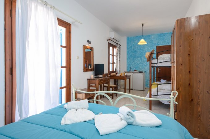 Depis Economy room /4 people Naxos city center — фотографија 3