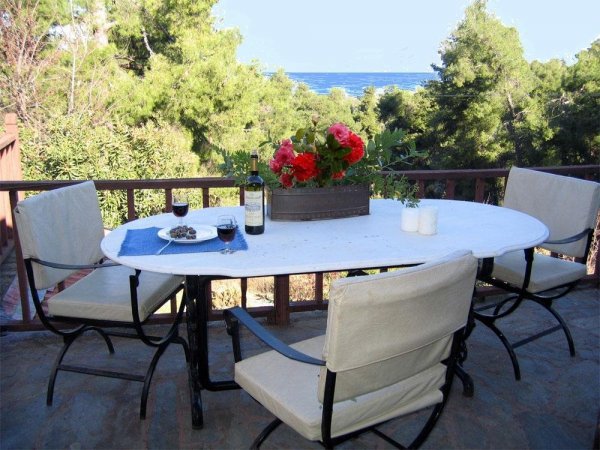 Villa Amalthea in pinewood hill with sea view — снимка 1