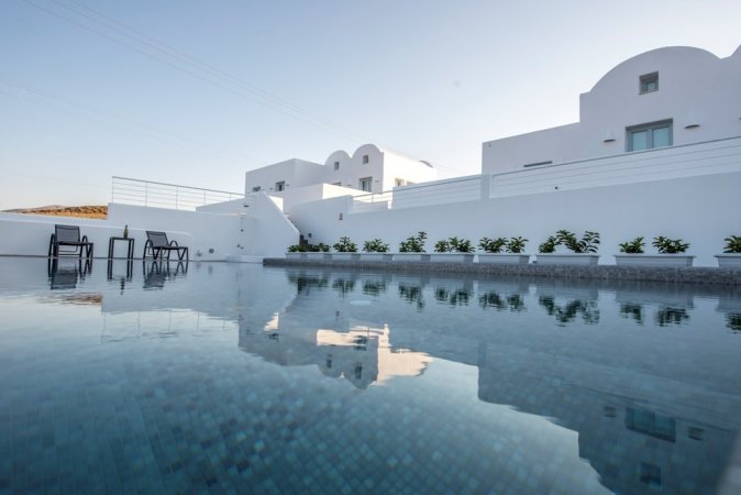Sea front private villa with pool!