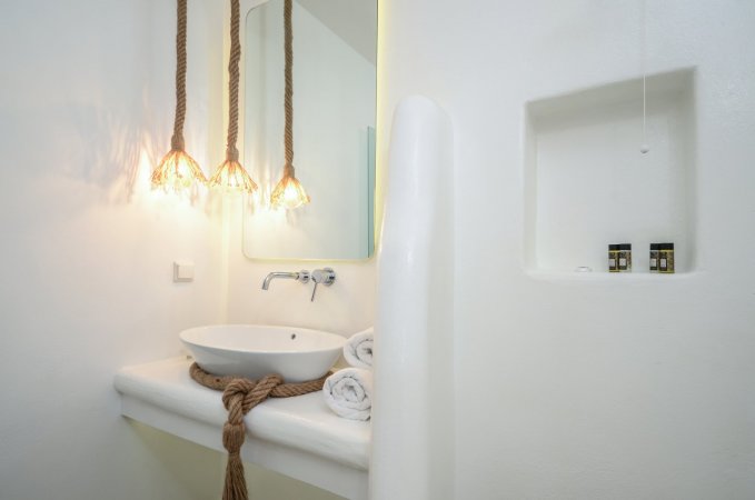 Yellow Villa with pool / 2 bedrooms Plaka Naxos — снимка 3