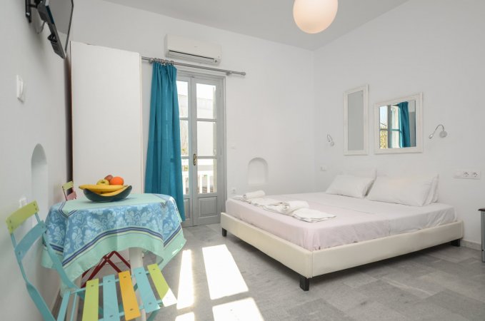 Depis suites superior quadruple room Naxos town — снимка 1