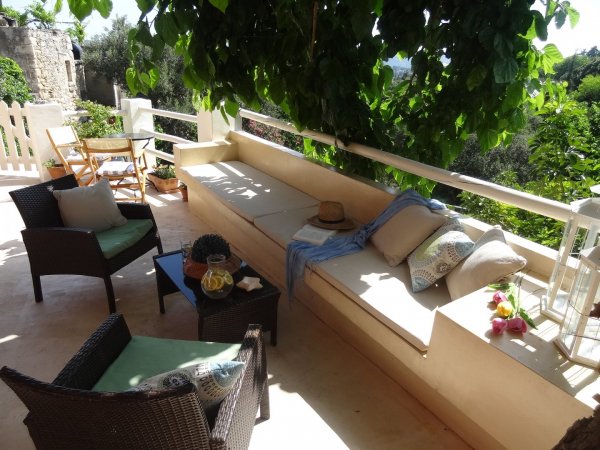 TRADITIONAL VILLA ZOI    WITH POOL IN QUIET VILLAGE SLEEPS 2 - 8 IN BEDS — снимка 2