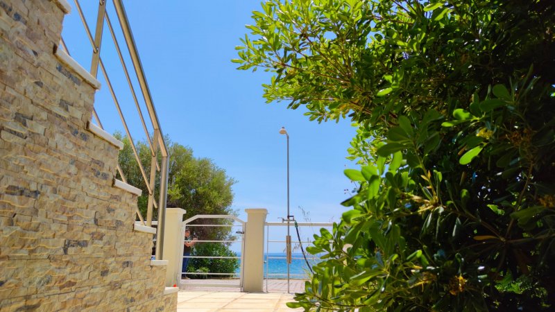 Porto Maria Beachfront Cottage — снимка 5