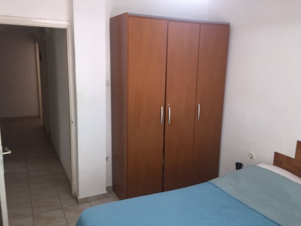 Spacious apartment wifi 10 min from city — снимка 2