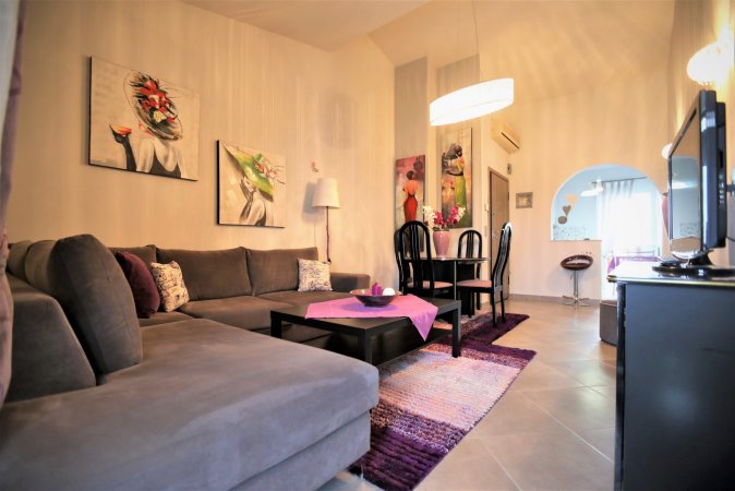 Zoe's apartment — снимка 2