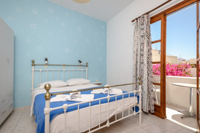 Depis economy double room Naxos town — фотографија 1