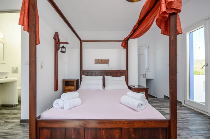 Naxos  elegant luxury villa with pool /jacuzzi and sea view — снимка 5