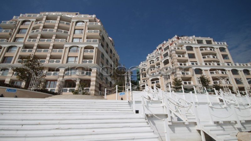 One bedroom apartment in "La Mer" complex — фотографија 2