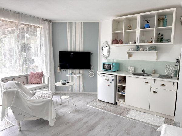 Самостоятелен апартамент Casa Lilia с двор — снимка 5
