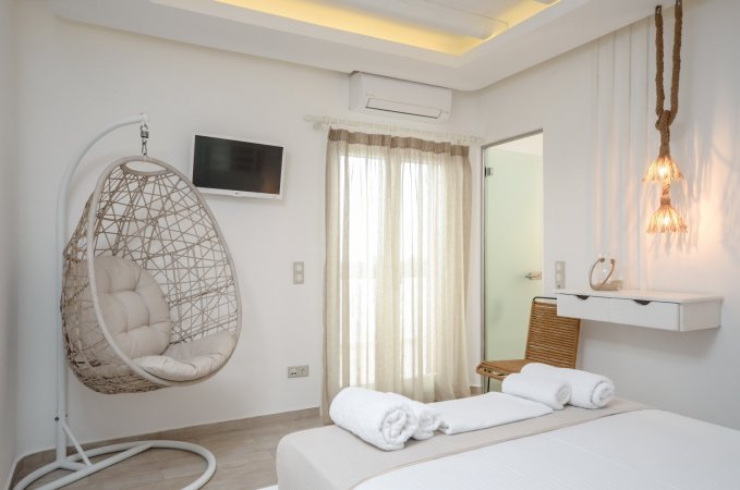 Yellow Villa with pool / 2 bedrooms Plaka Naxos — снимка 2