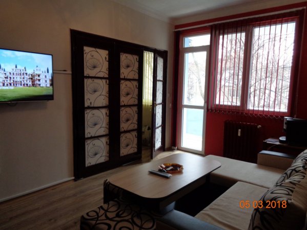 Beautiful and cozy aprtment in a quiet neighborhood near the park — фотографија 2