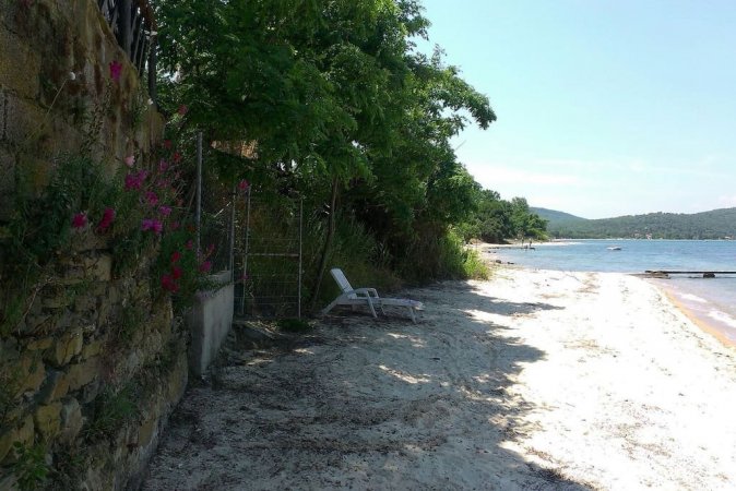 Beachfront house with amazing view of Diaporos Island, Greece — снимка 4