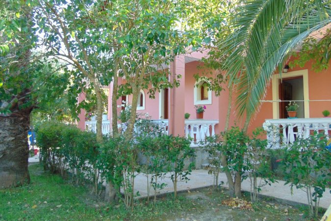 two serene, secluded studios for 4 to 6 persons 150 meters from the beach — foto 6