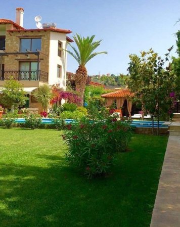 Beachfront Villa Olga — снимка 3