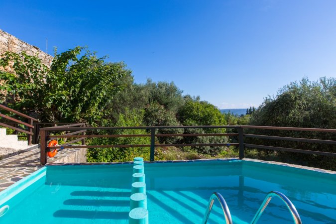 TRADITIONAL VILLA ZOI    WITH POOL IN QUIET VILLAGE SLEEPS 2 - 8 IN BEDS — снимка 6