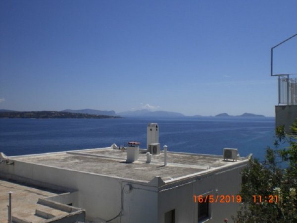 Holiday Maisonette with sea view in cosmopolitan island Spetses — снимка 2