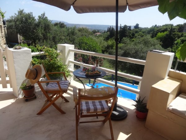 TRADITIONAL VILLA ZOI    WITH POOL IN QUIET VILLAGE SLEEPS 2 - 8 IN BEDS — снимка 5