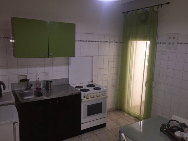 Spacious apartment wifi 10 min from city — снимка 3