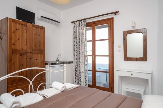 Depis economy double room Naxos town — снимка 6