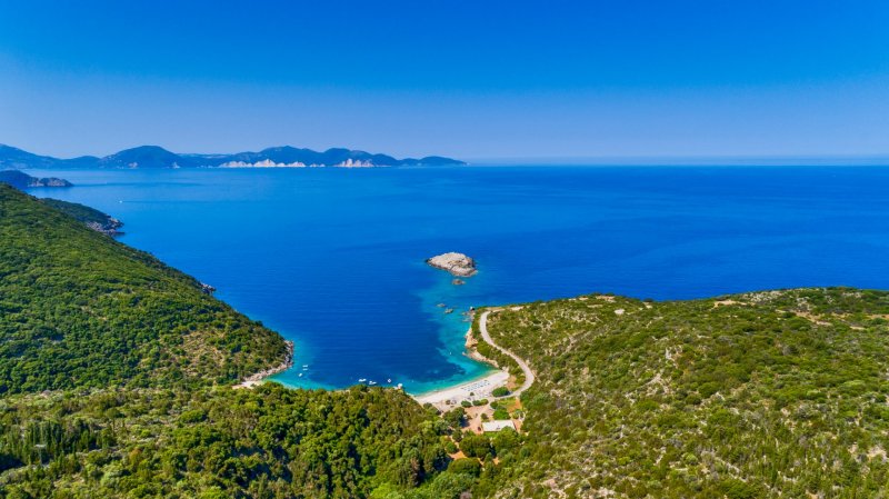 МОРСКА НОВА ВИЛА: Entheos Private Вила с изглед към морето и инфинити басейн — снимка 2