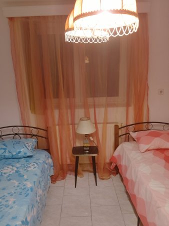 Apartment with Parking, yard and Wi-Fi — фотографија 5