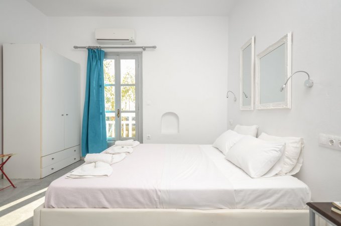 Depis suites superior quadruple room Naxos town — снимка 2