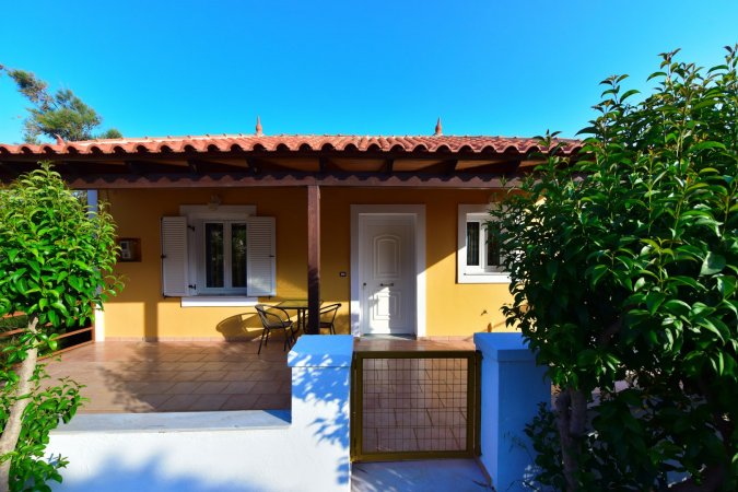 MOUZAKIS VILLAS (YELLOW VILLA) — фотографија 2