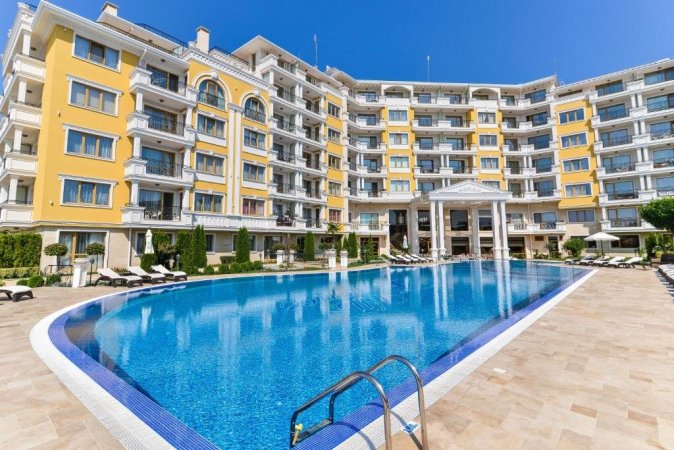 2-Bedroom Apartment in Villa Florence Boutique ApartHotel — снимка 3