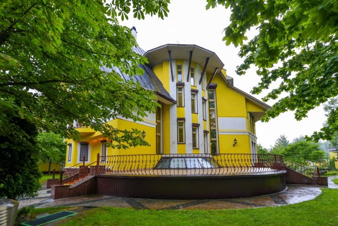 House — снимка 1