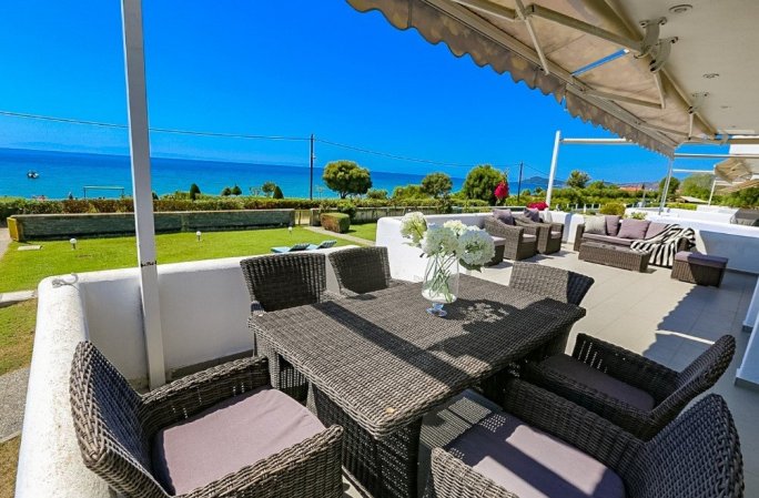 Mira Mare Beachfront Villa — снимка 1