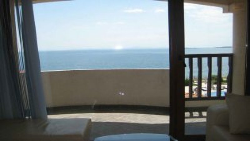 Апартамент в комлекс Сън Коуст 40 м. от моря 105 кв.м — снимка 2