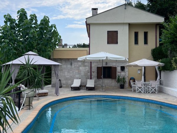 Bozis Private Pool Villa, Siviri — снимка 1