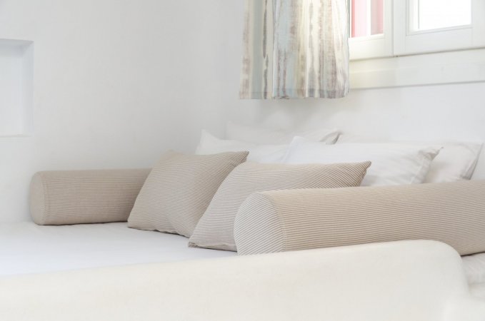 Yellow Villa with pool / 2 bedrooms Plaka Naxos — снимка 6