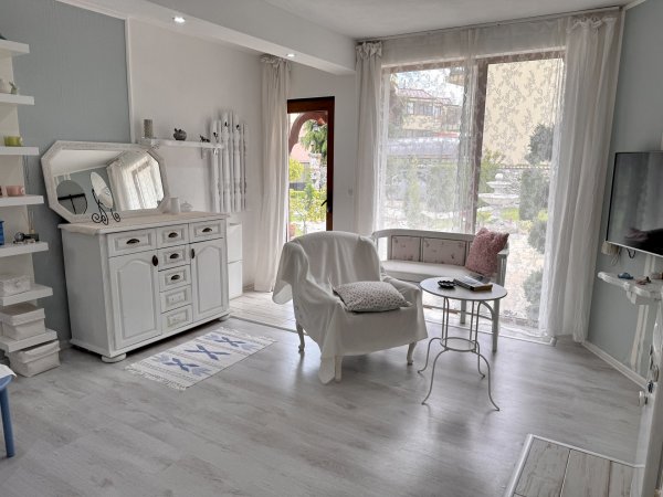 Самостоятелен апартамент Casa Lilia с двор — снимка 6
