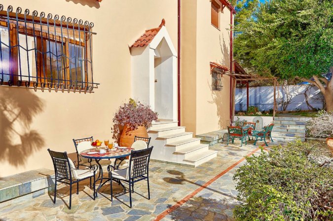 Villa Karteros with private swimming pool — снимка 2