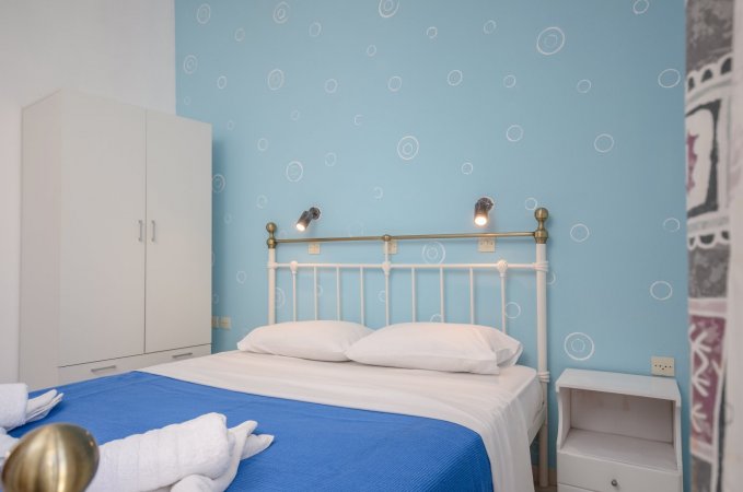 Depis economy double room Naxos town — фотографија 2