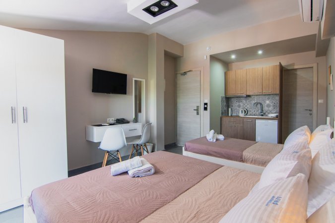 Litos Apartments — снимка 2