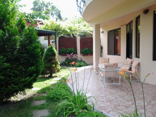 Vacation home Sunny day — фотографија 1