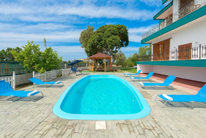 villa with private pool — снимка 4