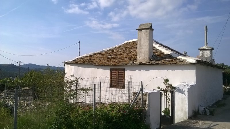 old village house in a traditional settlement — foto 3