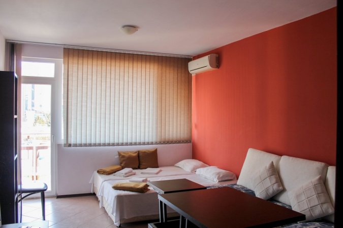 Двустаен апартамент в  Sunny House Family — снимка 3