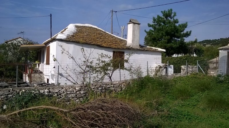 old village house in a traditional settlement — foto 2