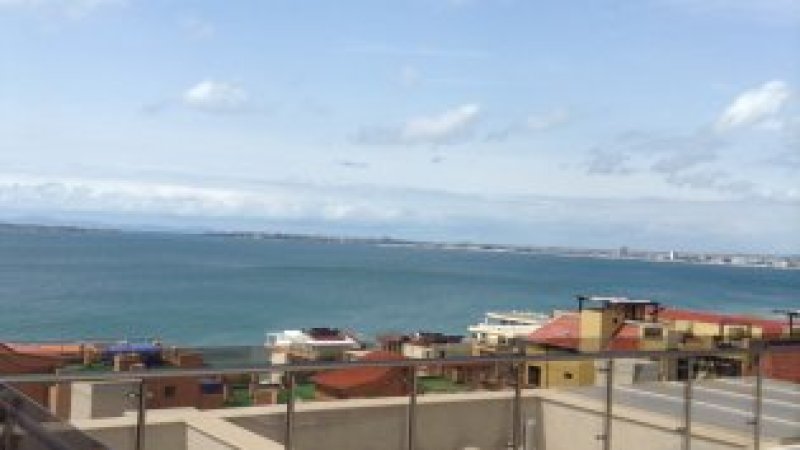 Апартамент с вид на море и планина. 2 спални. 50 м от морето — снимка 3