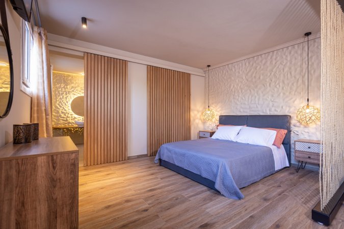 ⭐ Sandy Suite ★ Jacuzzi - 10min walk Ipsos beach ★ — снимка 1