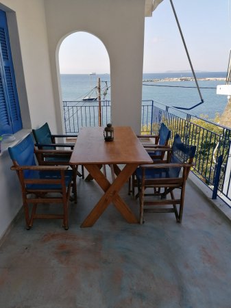 ''PHILOXENIA'' SEA FRONT APARTMENT — снимка 1
