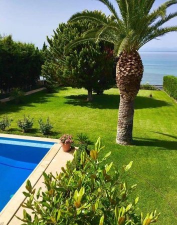 Beachfront Villa Olga — снимка 1