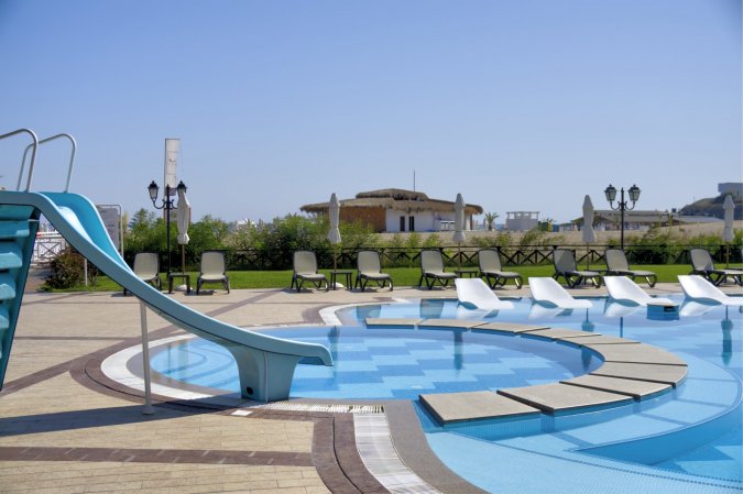 Oasis Beach Club Luxury Sea View Apartment — снимка 6