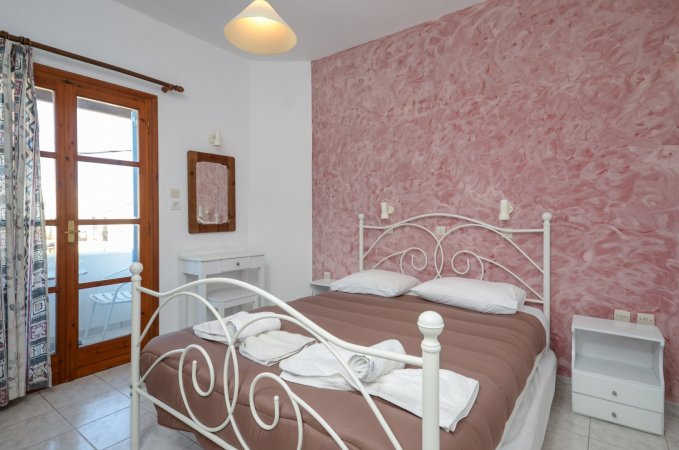Depis economy double room Naxos town — снимка 1