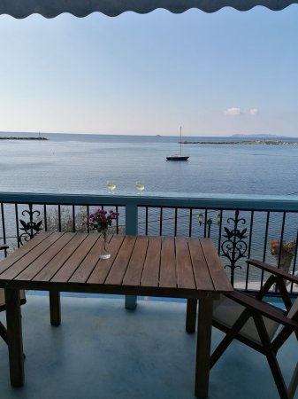 "EFTOPIA" SEA FRONT APARTMENT — снимка 1