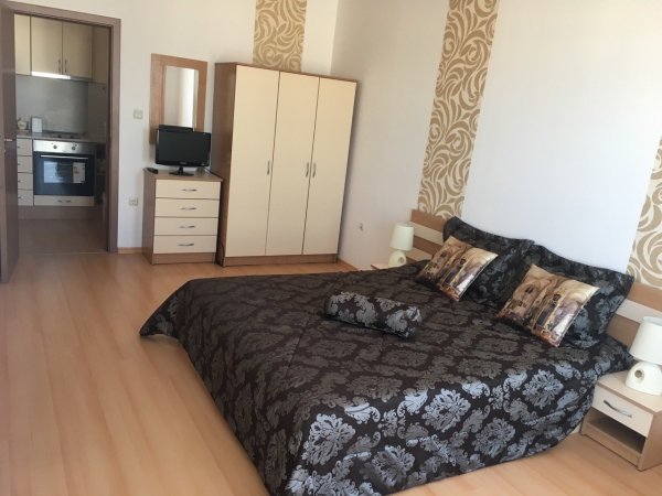 Apartment in Sunny day 6 — снимка 1
